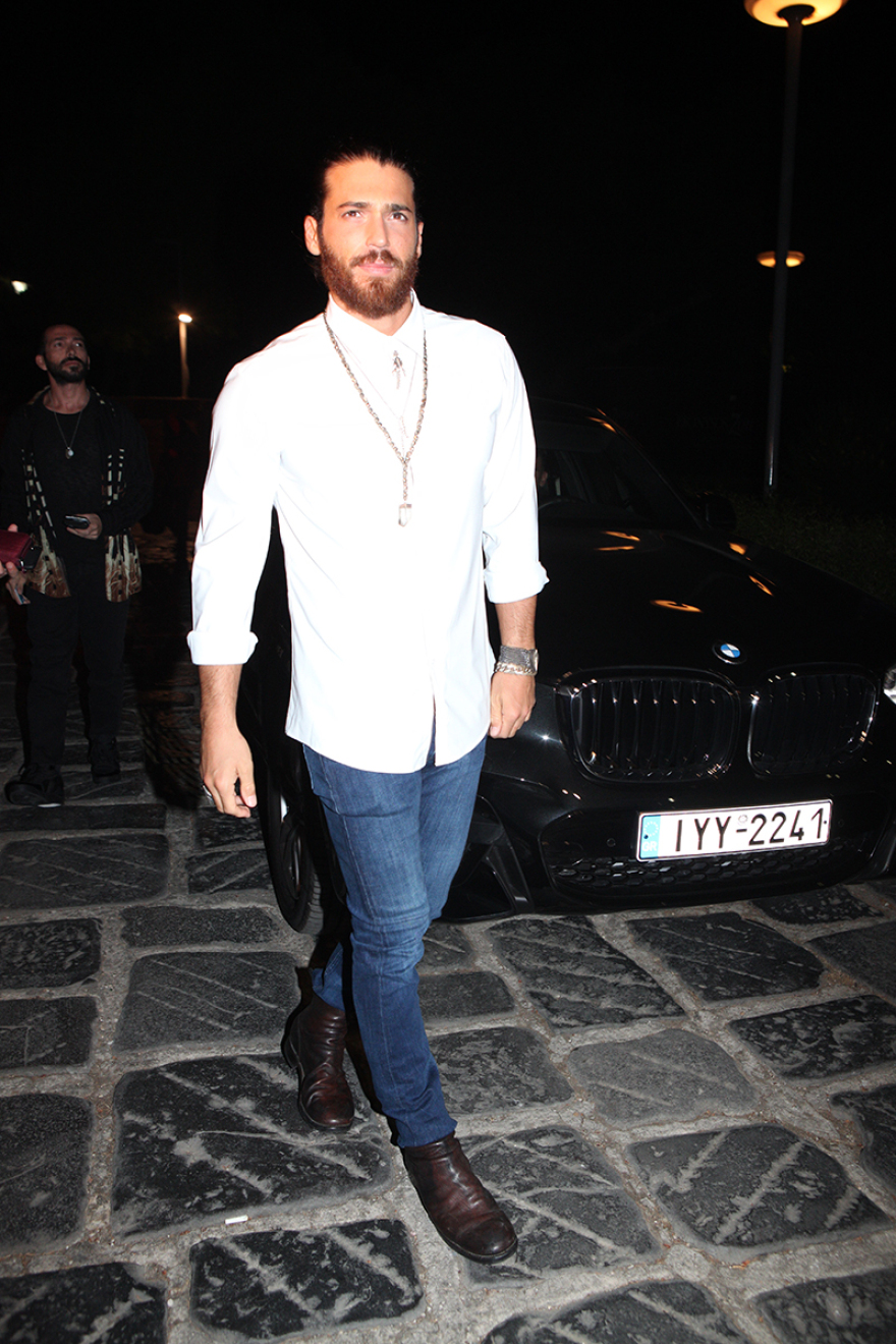 Τζαν Γιαμάν: Κοκτέιλ πάρτι στη «σκιά» της Ακρόπολης - Το «who is who» του Τούρκου σταρ