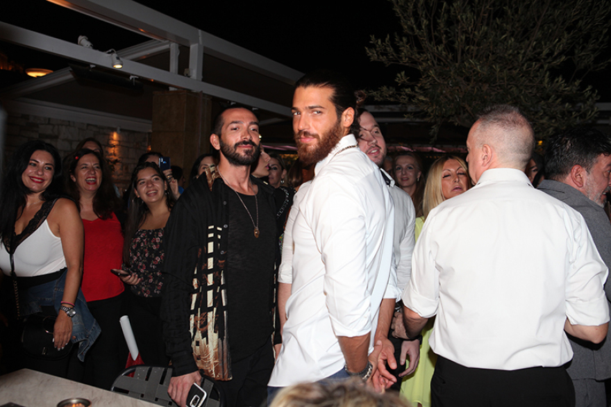 Τζαν Γιαμάν: Κοκτέιλ πάρτι στη «σκιά» της Ακρόπολης - Το «who is who» του Τούρκου σταρ