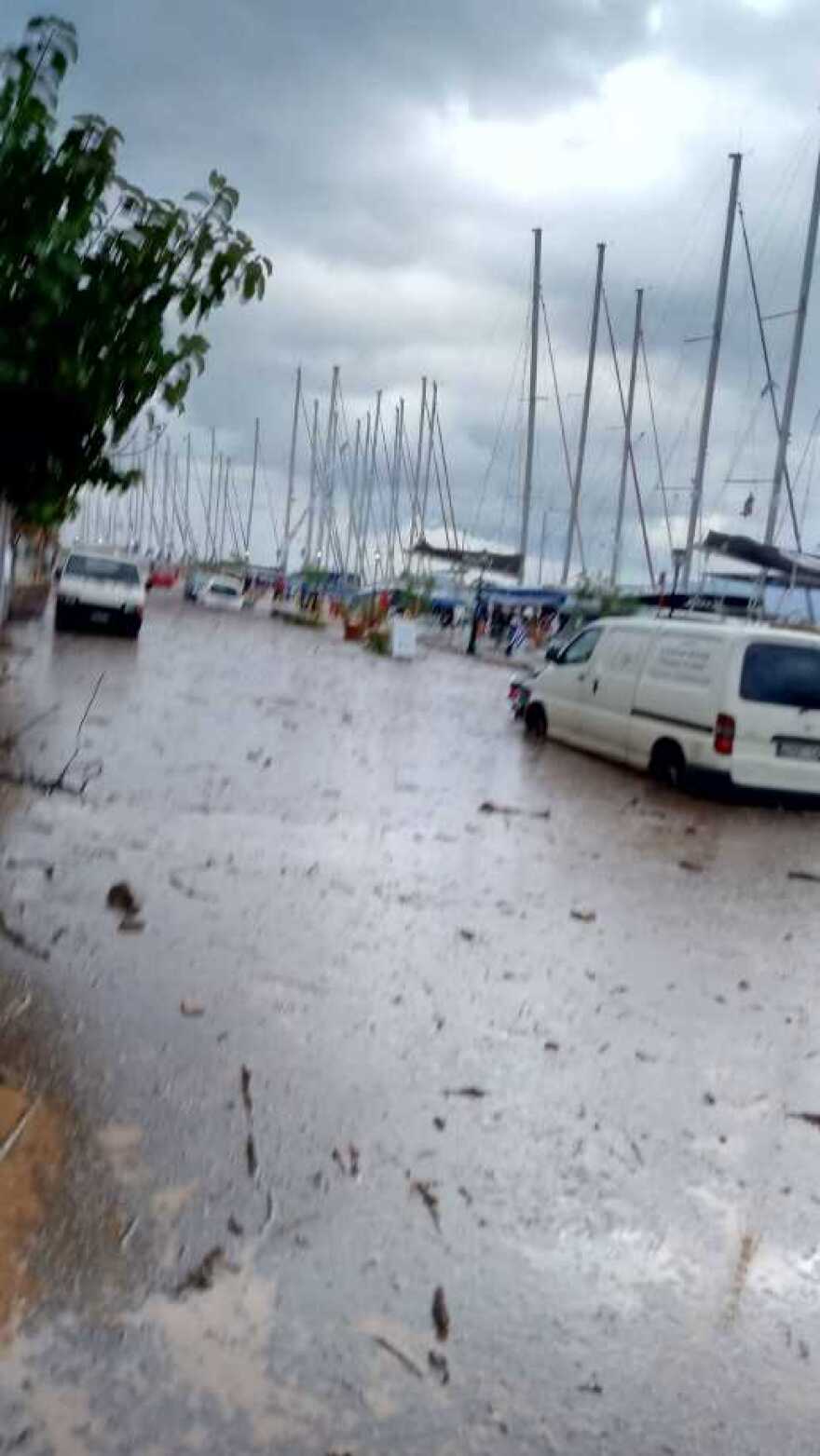 «Σαρώνει» η κακοκαιρία: 10.500 κεραυνοί στο Ιόνιο και τη Δυτική Ελλάδα έως τις 13:00