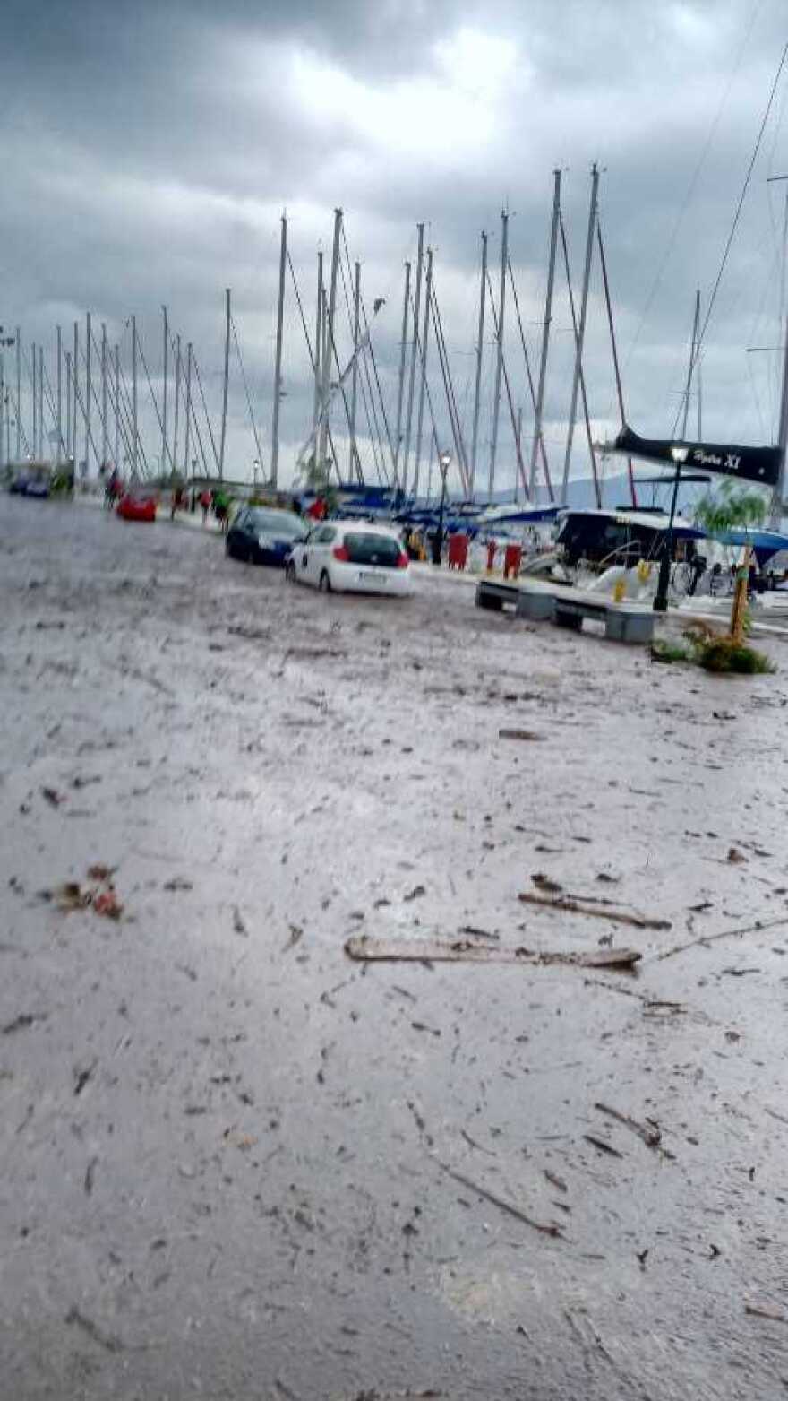 «Σαρώνει» η κακοκαιρία: 10.500 κεραυνοί στο Ιόνιο και τη Δυτική Ελλάδα έως τις 13:00