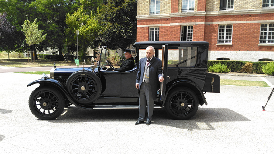 O Μανούσος Μανουσάκης επιστρέφει στην τηλεόραση με το «Κόκκινο Ποτάμι» 