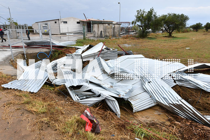 Κακοκαιρία στην Ηλεία: Παρασύρθηκε από θύελλα συσκευαστήριο