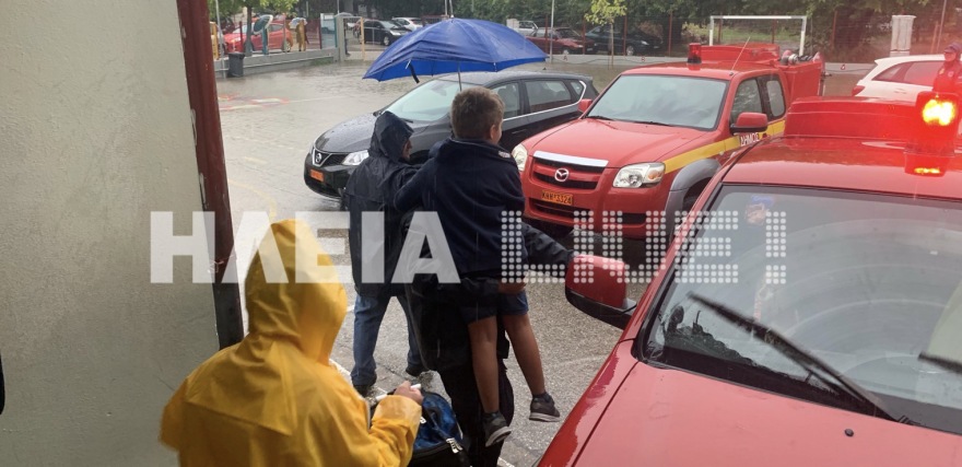 «Σαρώνει» η κακοκαιρία: 10.500 κεραυνοί στο Ιόνιο και τη Δυτική Ελλάδα έως τις 13:00