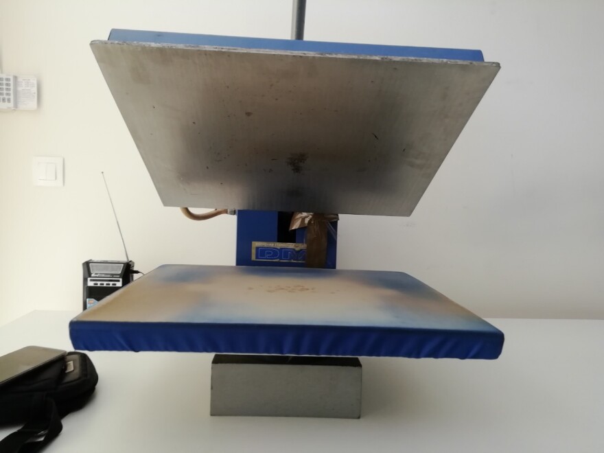 Οργιάζει το παρεμπόριο σε Αθήνα και Ρόδο - Κατασχέθηκαν χιλιάδες προϊόντα «μαϊμού» 