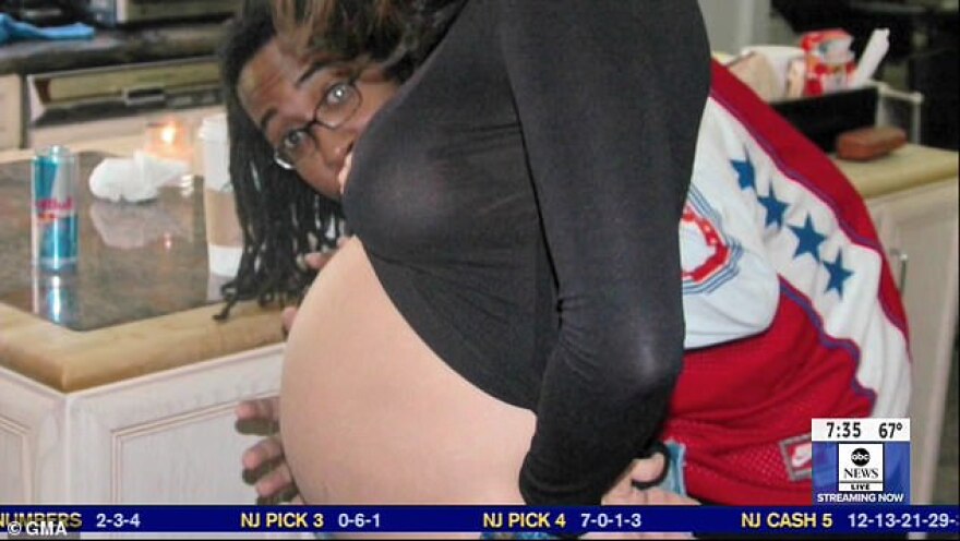 Ντέμι Μουρ: Η αδημοσίευτη φωτογραφία της ως έγκυος στο παιδί του Άστον Κούτσερ