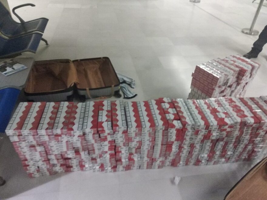 Κρήτη: Τον έπιασαν με 2.800 λαθραία τσιγάρα στις βαλίτσες για Βρυξέλλες