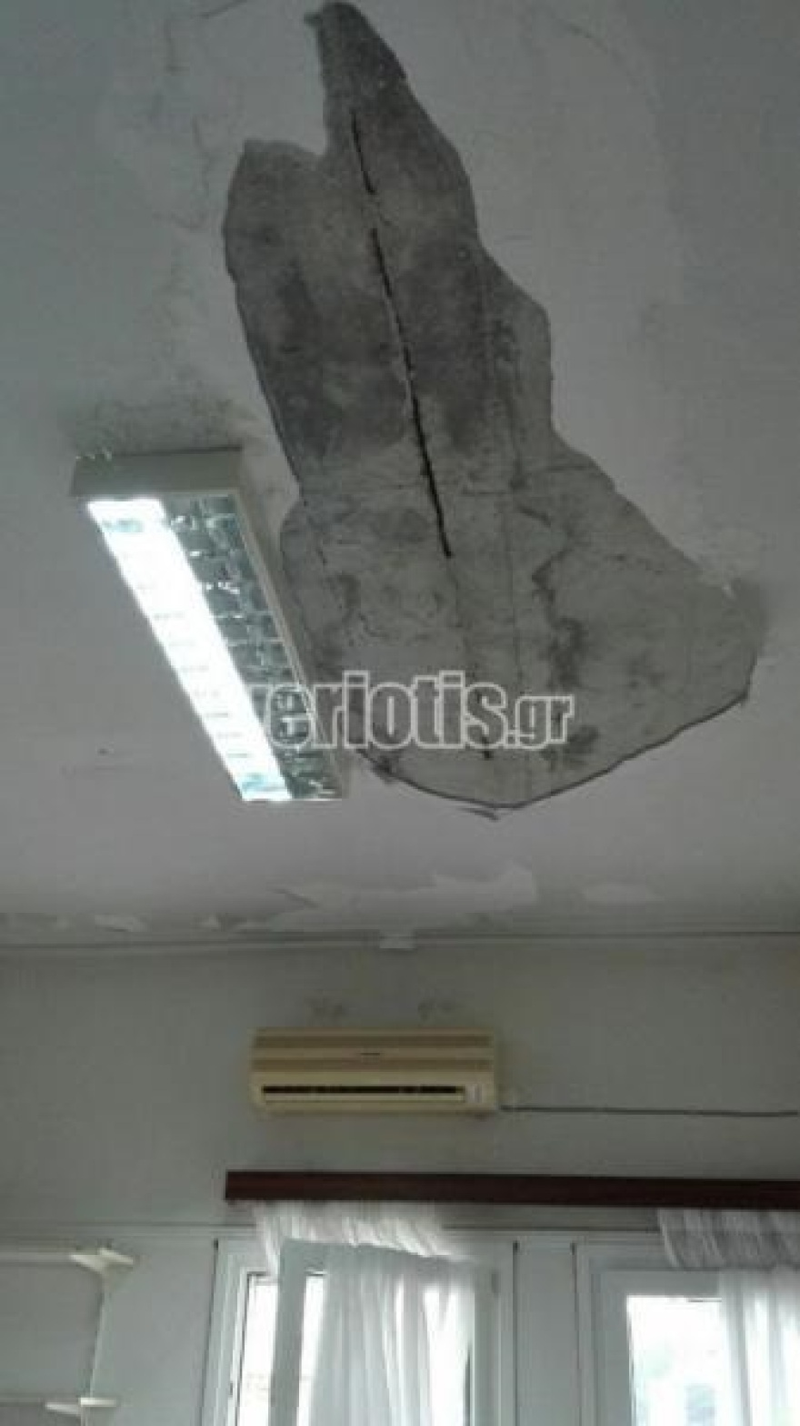 Νοσοκομείο Βέροιας: Έπεσαν σοβάδες πάνω σε γιατρούς!