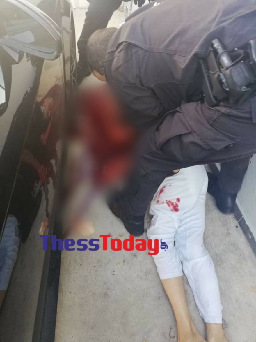 Αστυνομικοί σώζουν άντρα που επιχείρησε να κόψει τον λαιμό του με γυαλί