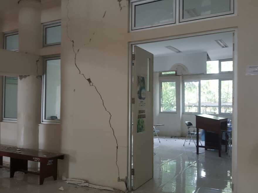 Ισχυρός σεισμός στην Ινδονησία: Ο Εγκέλαδος κτύπησε με 6,5 Ρίχτερ στο νησί Μαλούκου