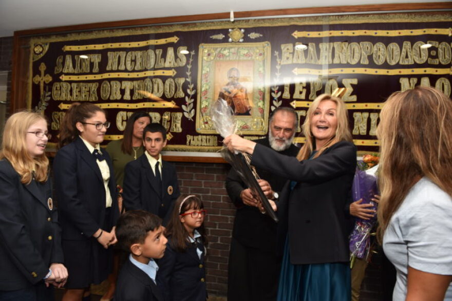 Η Μαρέβα Μητσοτάκη σε ελληνικά σχολεία της Νέας Υόρκης 