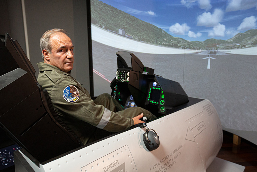 To πρώτο ψυχαγωγικό κέντρο προσομοιωτών πτήσης στην Ελλάδα «προσγειώθηκε» στη Βουλιαγμένης!