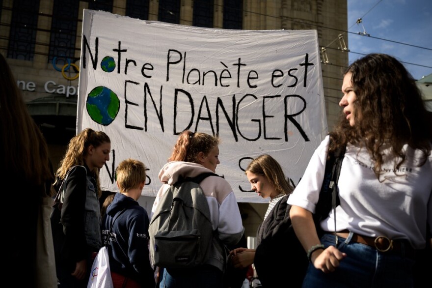 Ελβετία: Ογκώδης πορεία για το κλίμα - 100.000 άνθρωποι ξεχύθηκαν στους δρόμους