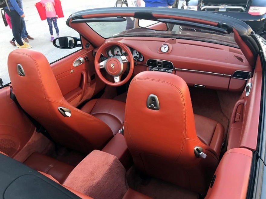 Θεσσαλονίκη: Στην Πλατεία Αριστοτέλους 10 Porsche για καλό σκοπό