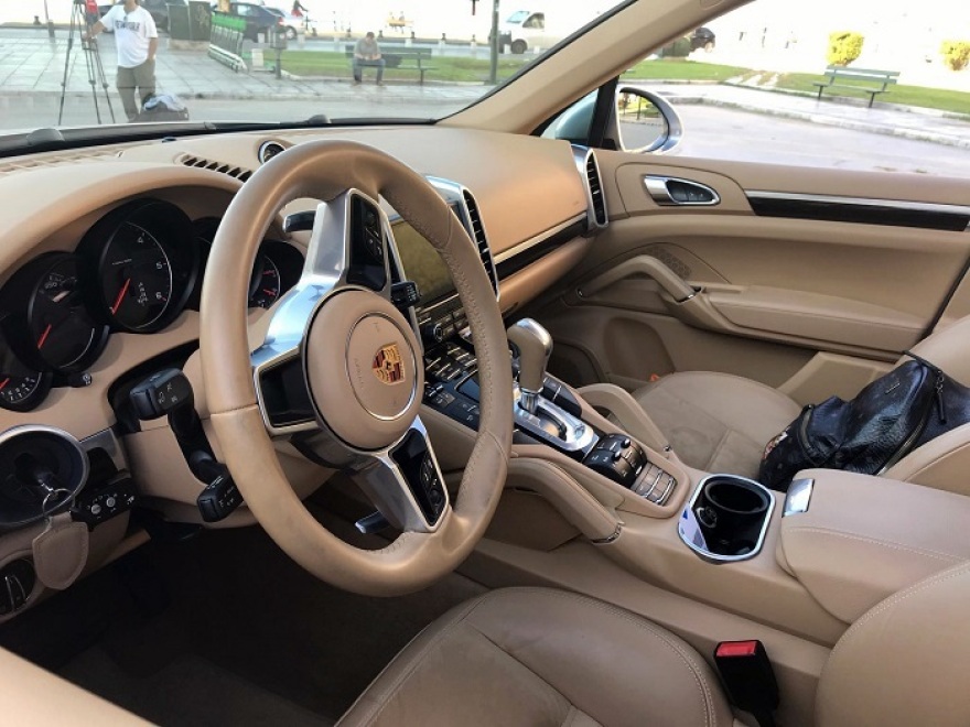 Θεσσαλονίκη: Στην Πλατεία Αριστοτέλους 10 Porsche για καλό σκοπό