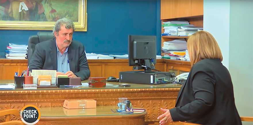 Γιάννα Παπαδάκου: Η δημοσιογράφος που… μοίραζε χειροπέδες