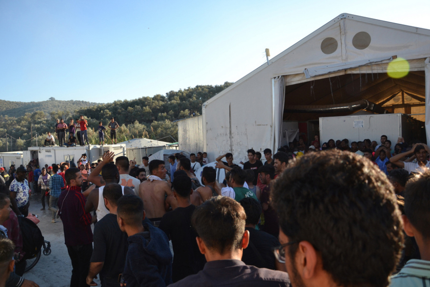 Φωτιά στη Μόρια: Δύο νεκροί – Ζημιές σε πυροσβεστικά οχήματα