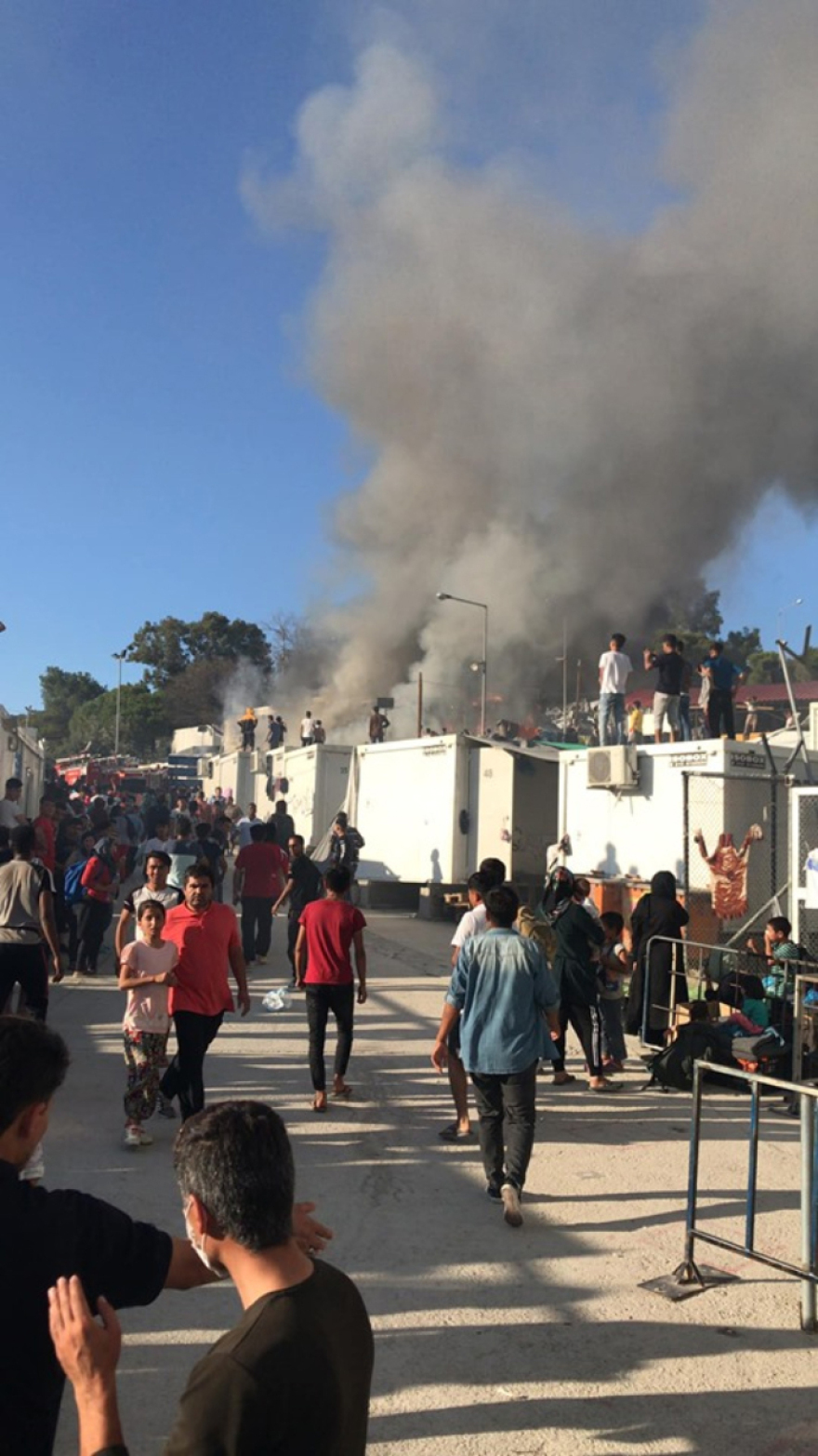 Φωτιά στη Μόρια: Δύο νεκροί – Ζημιές σε πυροσβεστικά οχήματα