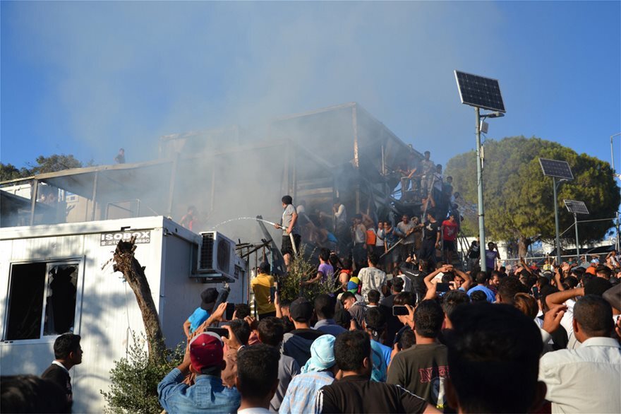 Μεταναστευτικό: Έκρυθμη η κατάσταση μετά τα άγρια επεισόδια στη Μόρια