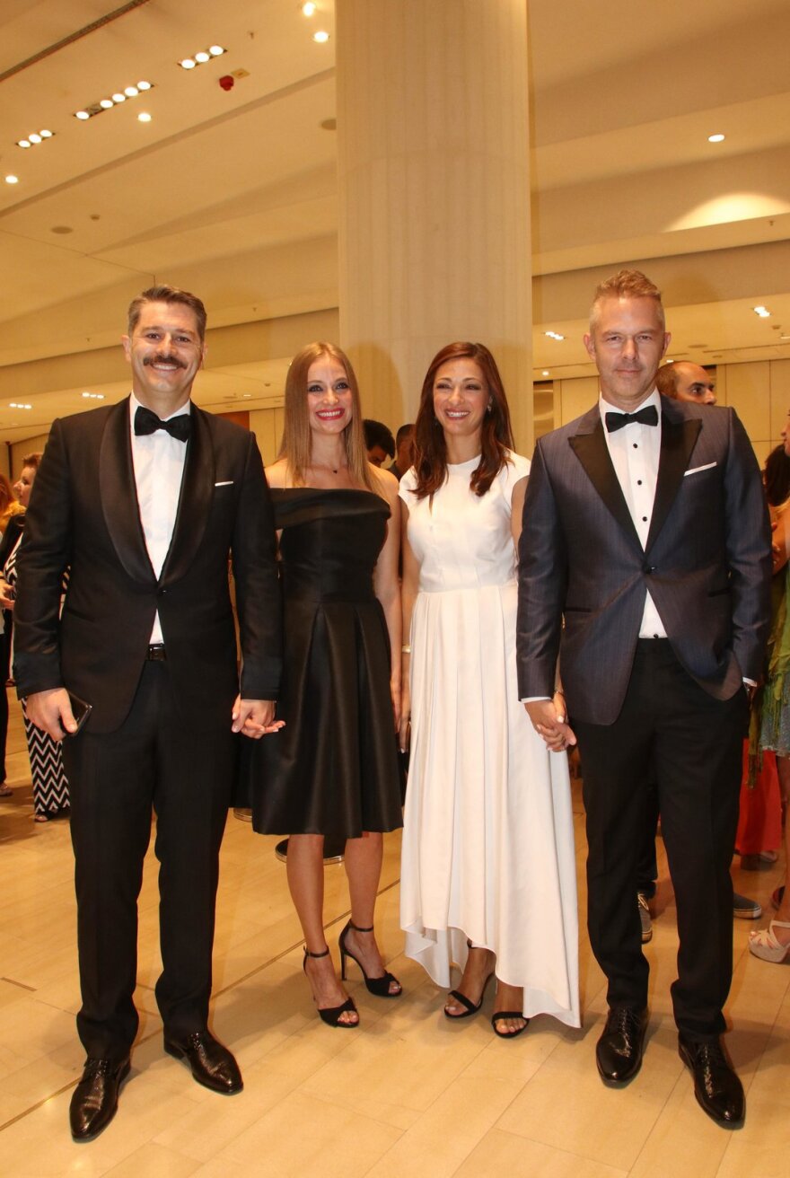 «Ενήλικοι στο Δωμάτιο»: Οι εμφανίσεις των συντρόφων των πρωταγωνιστών στο Μέγαρο Μουσικής