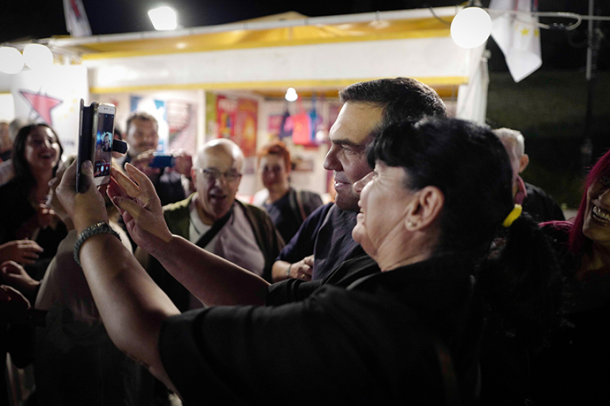 ΣΥΡΙΖΑ: Ο Τσίπρας θέλει «νέο ΠΑΣΟΚ με οικολογία» και ψάχνει νέα μέλη