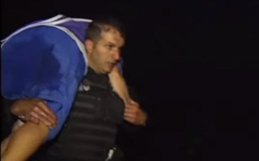 Ο αστυνομικός που μαχαίρωσαν οι χούλιγκαν πριν από ένα χρόνο έσωζε ζωές στο Μάτι!
