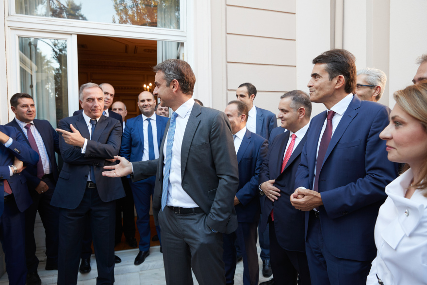 Μητσοτάκης σε βουλευτές: Δεν θα αναγκαστούμε να κάνουμε στροφή 180 μοιρών