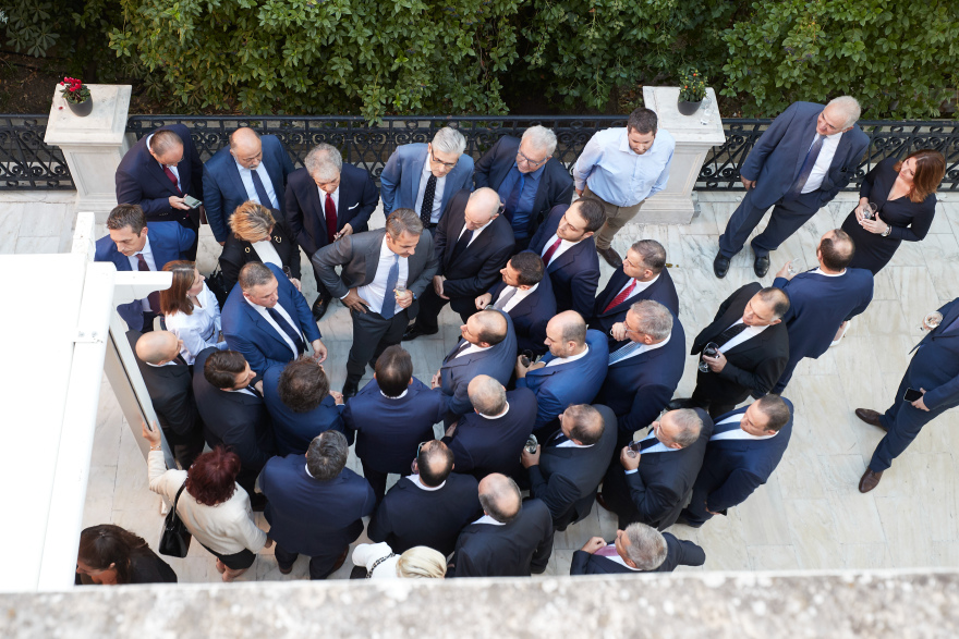 Μητσοτάκης σε βουλευτές: Δεν θα αναγκαστούμε να κάνουμε στροφή 180 μοιρών