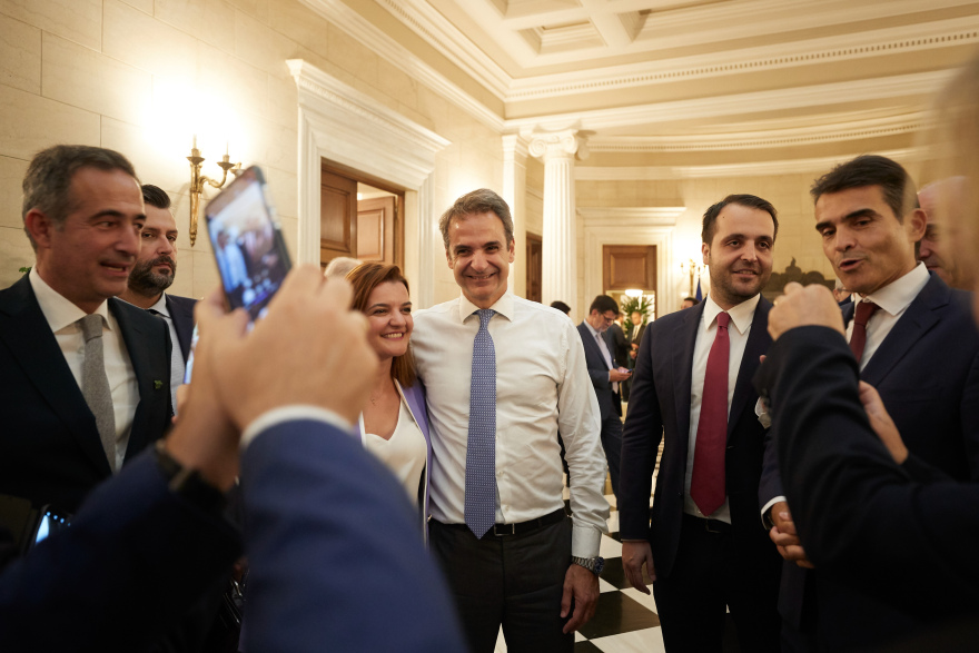 Μητσοτάκης σε βουλευτές: Δεν θα αναγκαστούμε να κάνουμε στροφή 180 μοιρών