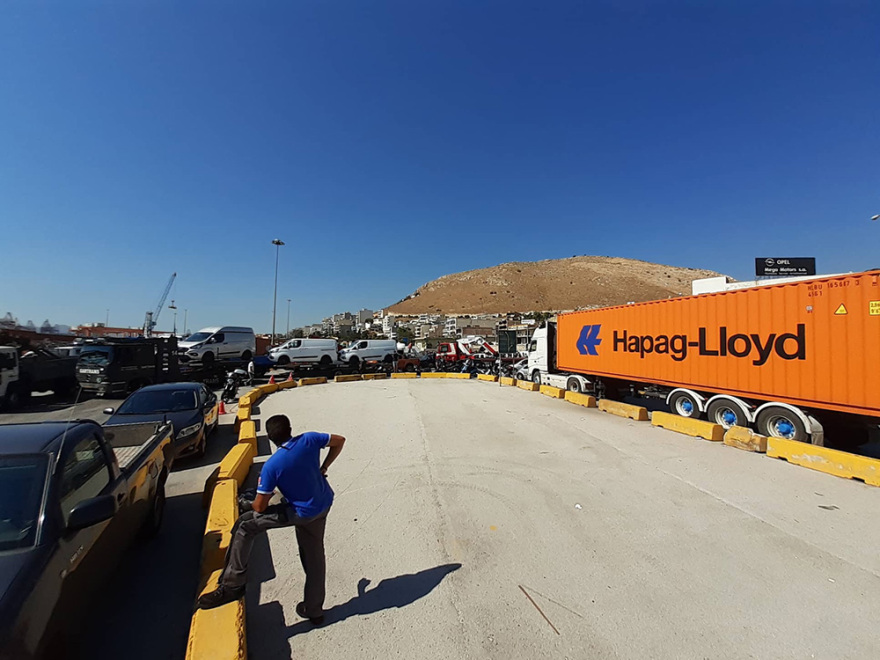 «Έμφραγμα» στο λιμάνι του Πειραιά: Εργαζόμενοι απέκλεισαν τον Σταθμό Εμπορευματοκιβωτίων 