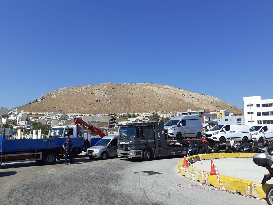 «Έμφραγμα» στο λιμάνι του Πειραιά: Εργαζόμενοι απέκλεισαν τον Σταθμό Εμπορευματοκιβωτίων 