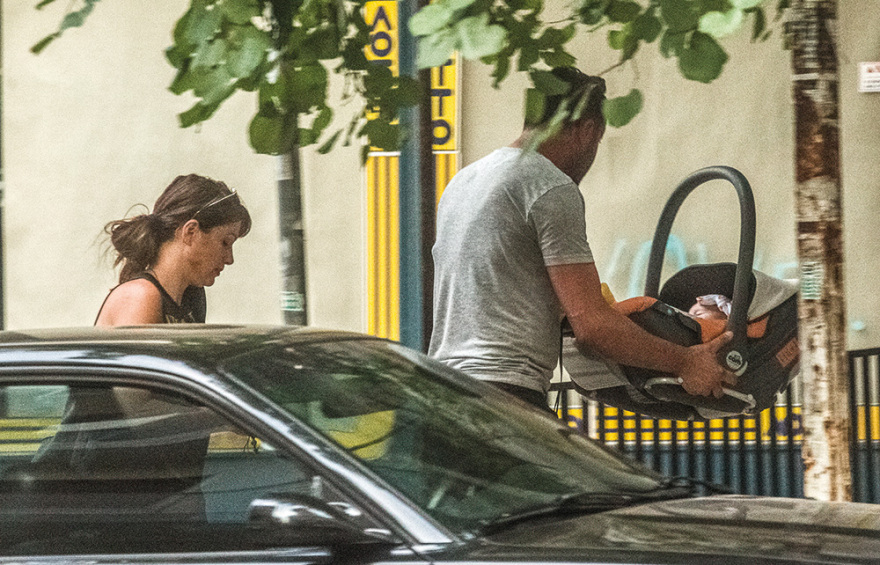 Κλέλια Ρένεση: Παντού με την κόρη της