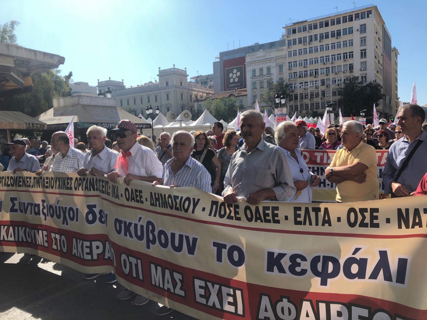 Συγκέντρωση συνταξιούχων στην πλατεία Κοτζιά: «Διεκδικούμε ό,τι μας έχει αφαιρεθεί»
