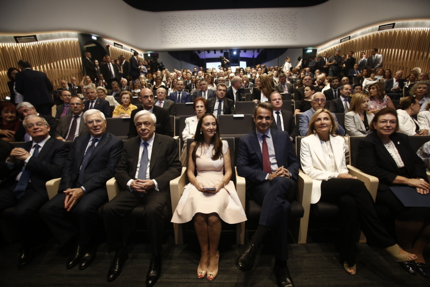 Παυλόπουλος, Κυριάκος και Μαρέβα Μητσοτάκη στα εγκαίνια του Μουσείου Γουλανδρή 