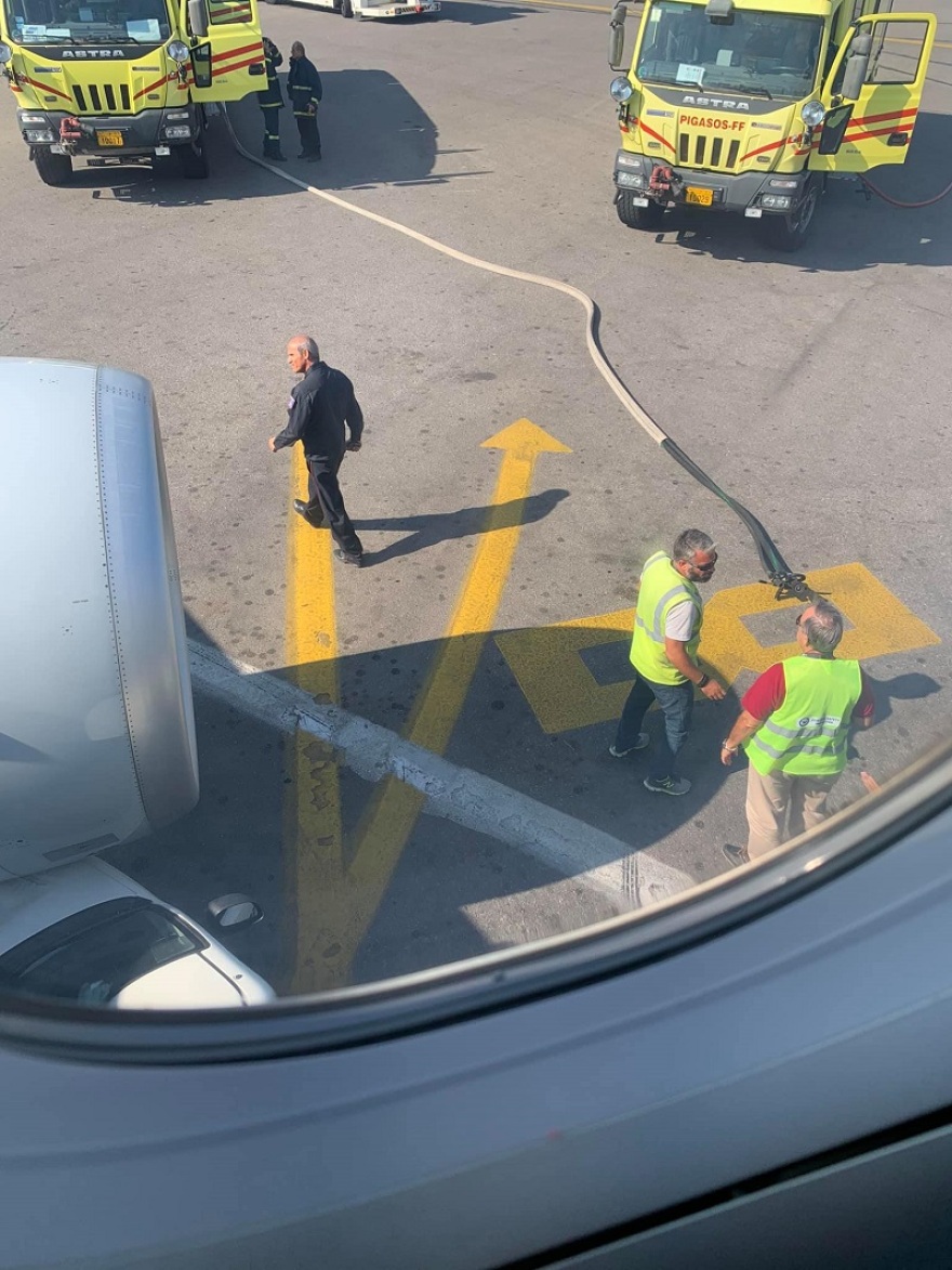 Απίστευτο: Αυτοκίνητο συγκρούστηκε με αεροπλάνο στο αεροδρόμιο Ηρακλείου