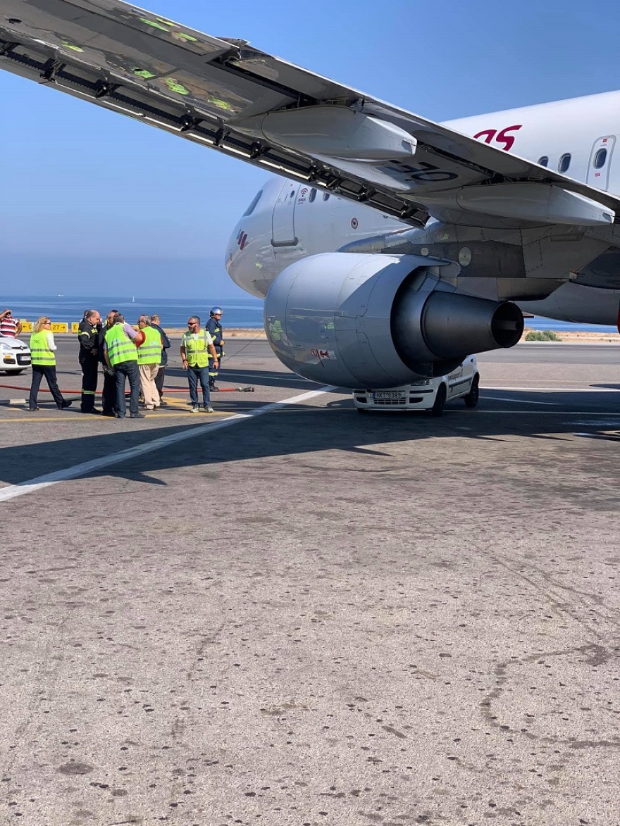 Απίστευτο: Αυτοκίνητο συγκρούστηκε με αεροπλάνο στο αεροδρόμιο Ηρακλείου