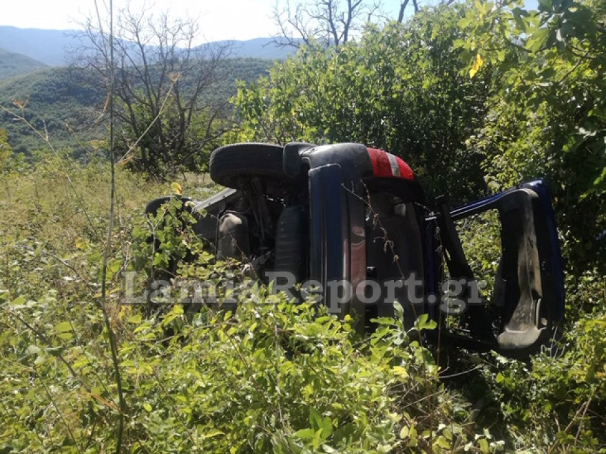 Φθιώτιδα: Έβαλε «πρώτη» αντί για όπισθεν κι έπεσε στον γκρεμό