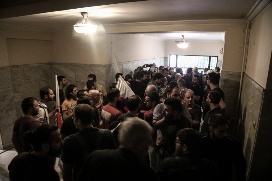 Ένταση με μέλη του ΠΑΜΕ σε συμβολαιογραφείο στο Κολωνάκι