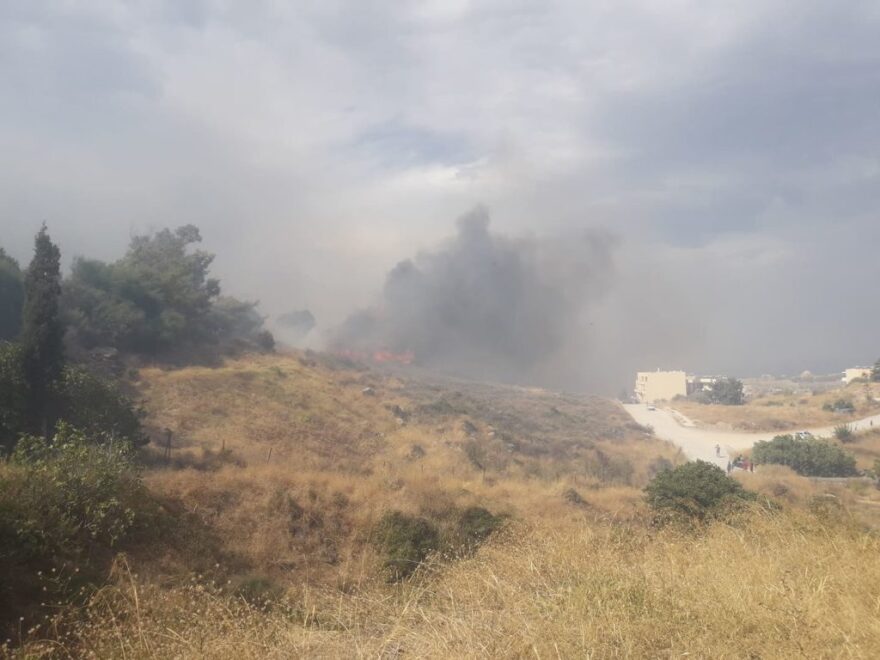 Φωτιά στο Ρέθυμνο - Κοντά σε σπίτια οι φλόγες