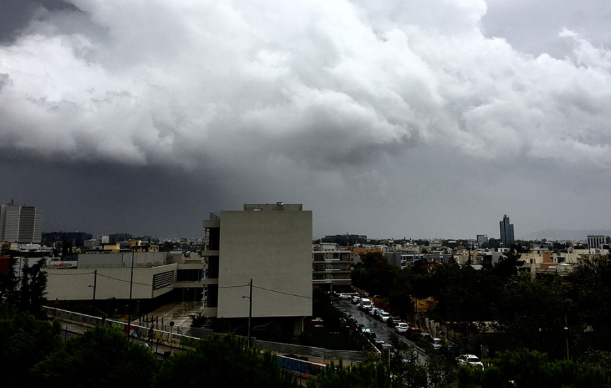 Καιρός: Σάρωσε την Αττική με χαλάζι το κύμα της κακοκαιρίας