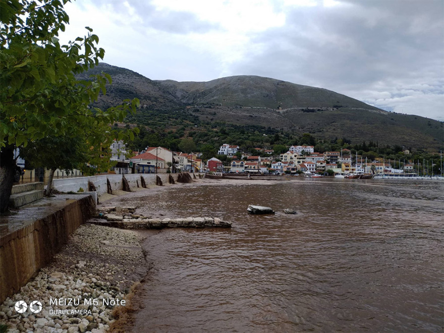 Καιρός: Η κακοκαιρία «σαρώνει» με καταστροφές σε όλη τη χώρα