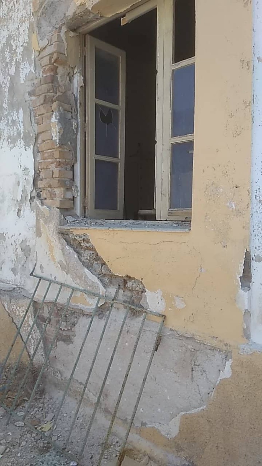 ΠΟΕΔΗΝ: Στο ψυχιατρείο Λέρου οι 154 ασθενείς ζουν μαζί με 1.500 πρόσφυγες και μετανάστες