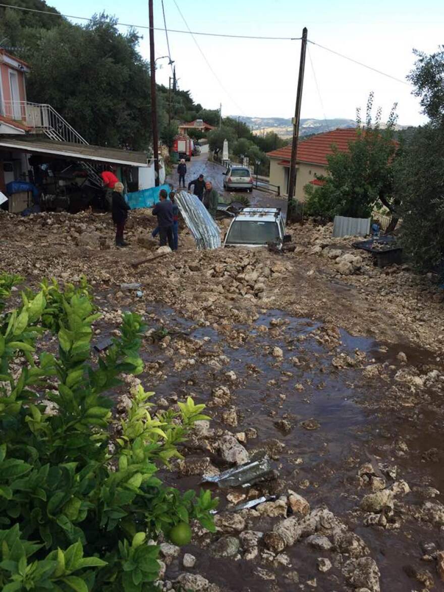 Καιρός: Η κακοκαιρία «σαρώνει» με καταστροφές σε όλη τη χώρα