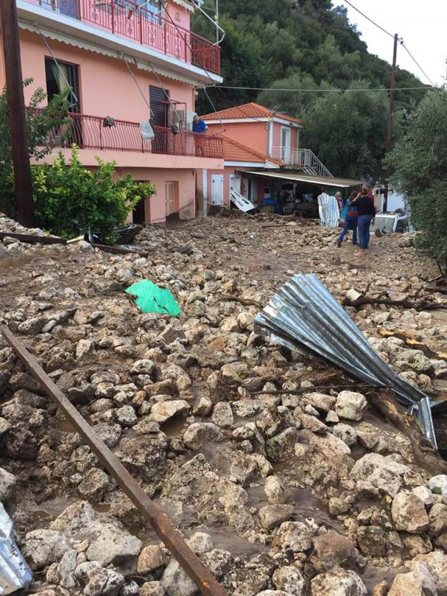 Καιρός: Η κακοκαιρία «σαρώνει» με καταστροφές σε όλη τη χώρα