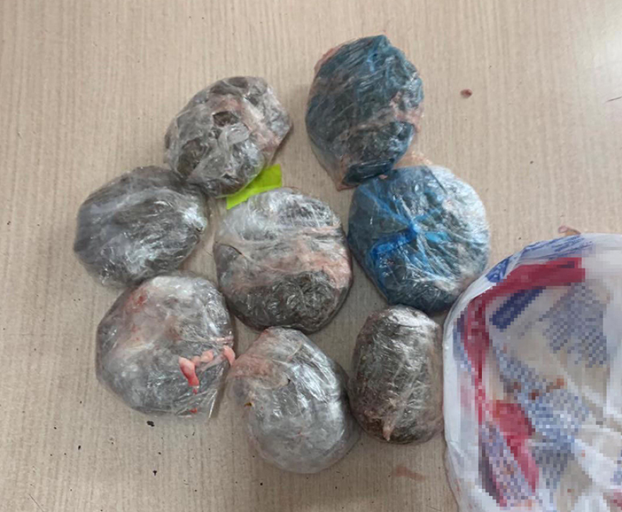 Απίστευτο: Μητέρα κρατουμένου πήγε να «περάσει» ναρκωτικά σε... σουβλάκια στις φυλακές Κορυδαλλού!