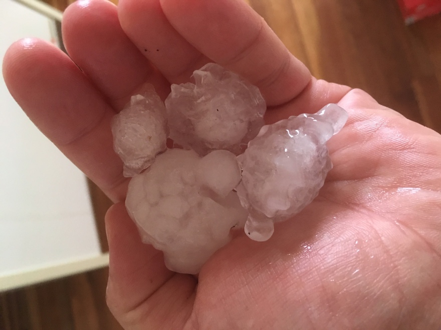 Καιρός: Σάρωσε την Αττική με χαλάζι το κύμα της κακοκαιρίας