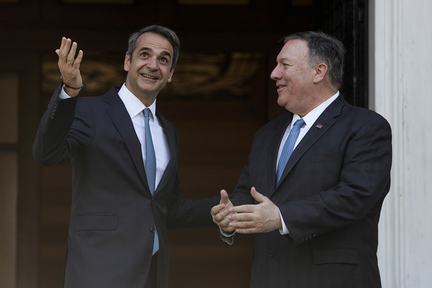 Θερμό κλίμα στη συνάντηση Μητσοτάκη-Πομπέο: Ο καιρός, οι γραβάτες και το Μουσείο Γουλανδρή