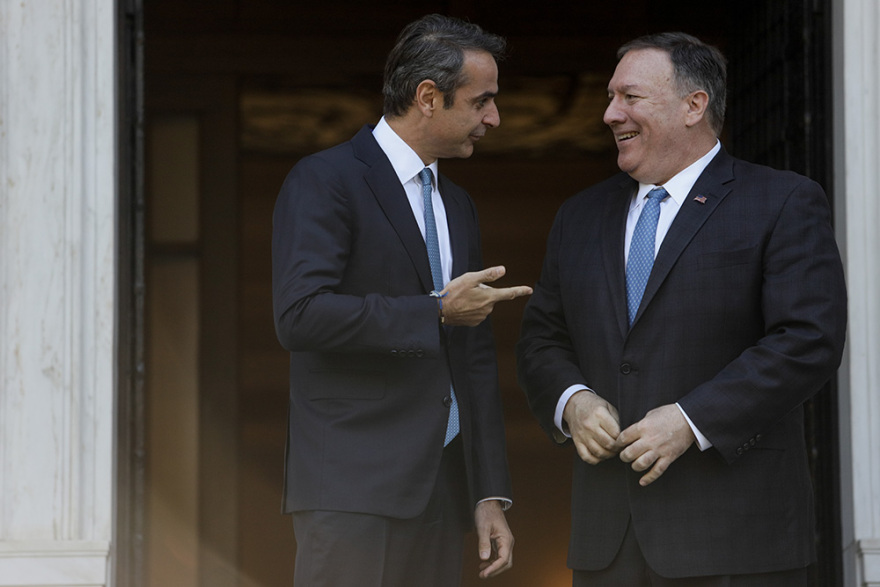 Θερμό κλίμα στη συνάντηση Μητσοτάκη-Πομπέο: Ο καιρός, οι γραβάτες και το Μουσείο Γουλανδρή