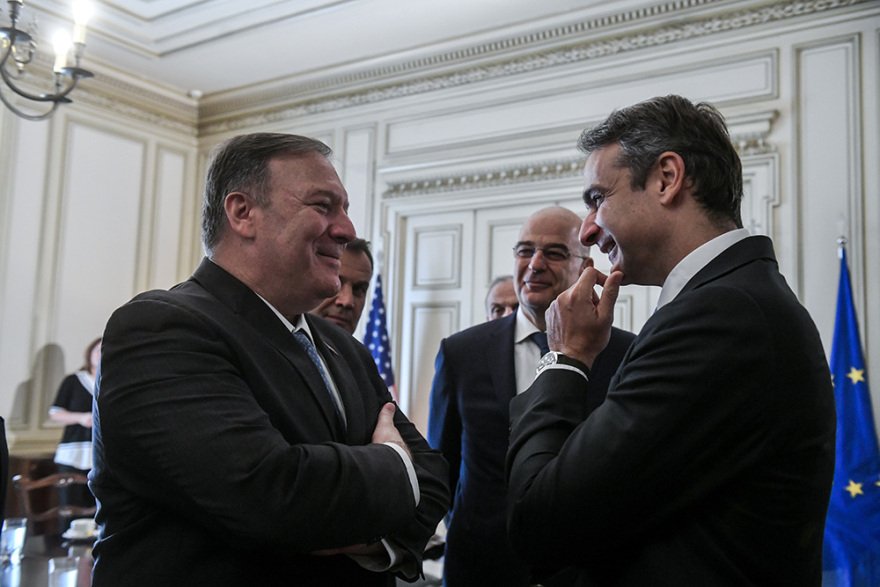 Θερμό κλίμα στη συνάντηση Μητσοτάκη-Πομπέο: Ο καιρός, οι γραβάτες και το Μουσείο Γουλανδρή