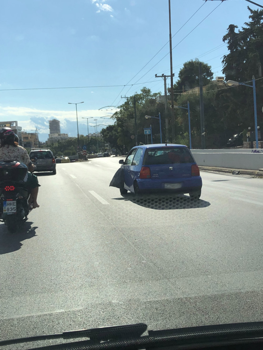 Απίστευτο κι όμως ελληνικό: Οδηγός έβγαλε βόλτα τα... σκουπίδια του!
