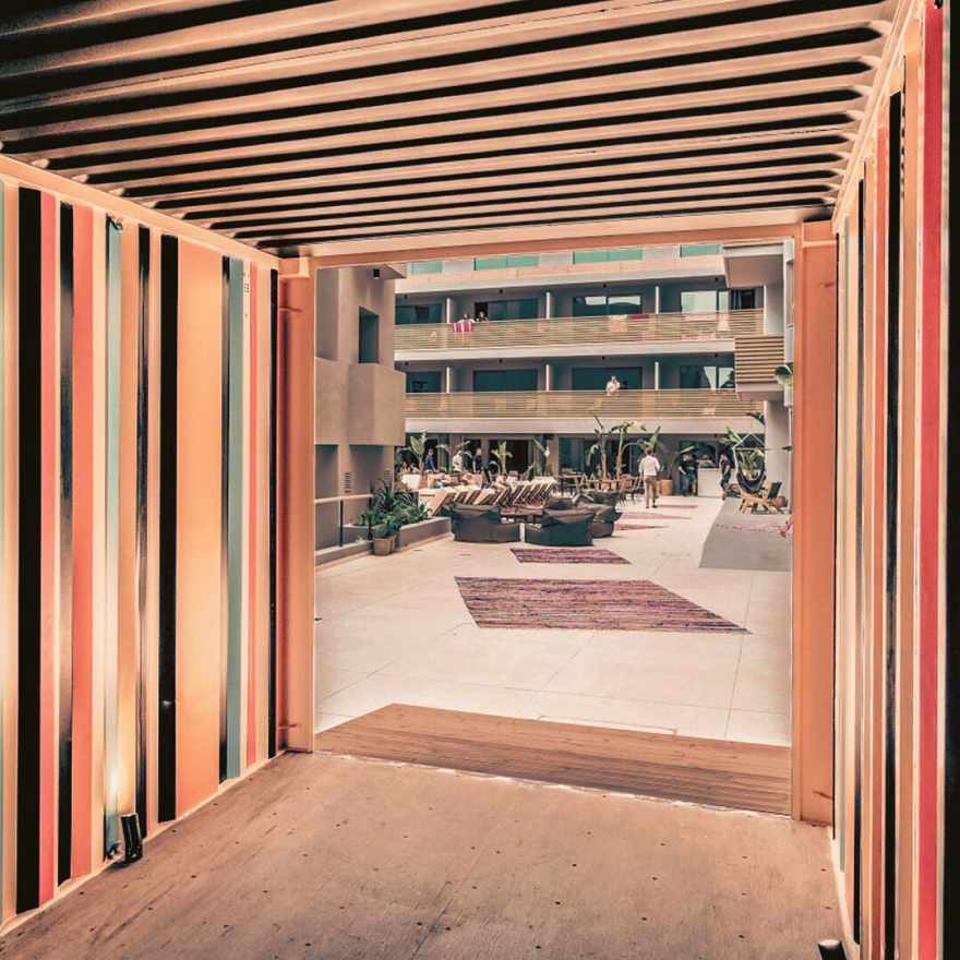 Χρεοκοπία Thomas Cook: Ο θείος του Παπακαλιάτη έχασε €5 εκατ.